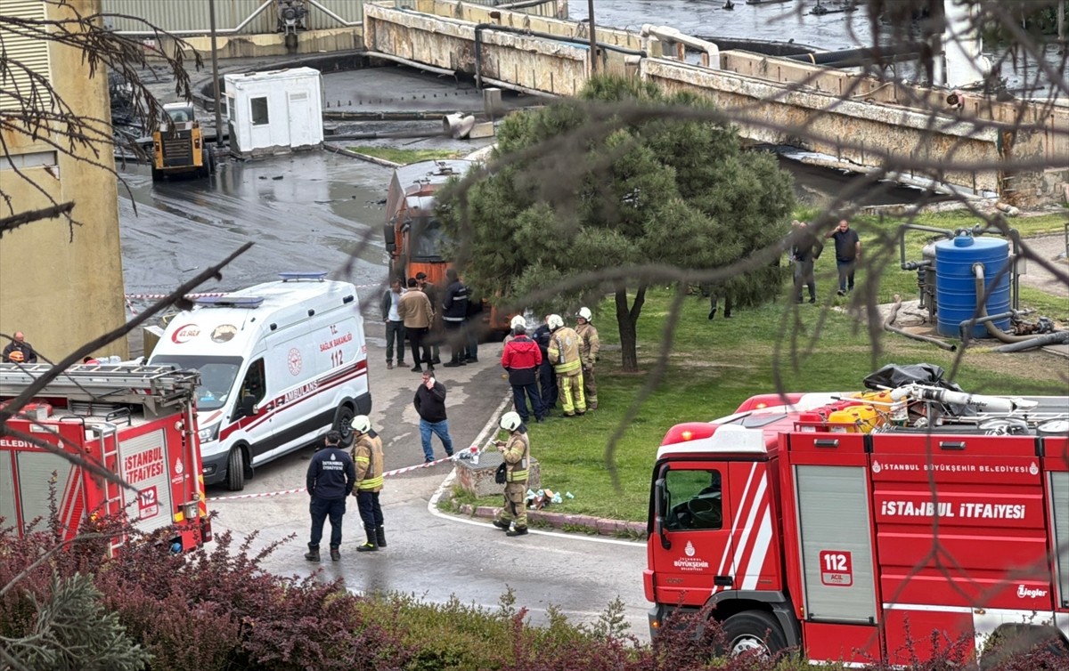 Tuzla Deri Organize Sanayi Bölgesi'ndeki katı atık depolama tankında meydana gelen patlamada 5...