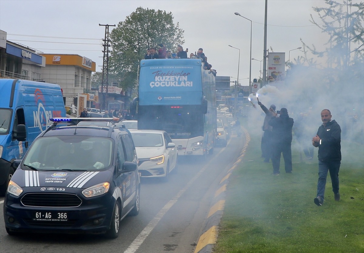 UEFA Gençlik Ligi finalinde Barcelona'ya 4-1 mağlup olarak turnuvayı ikinci sırada tamamlayan...