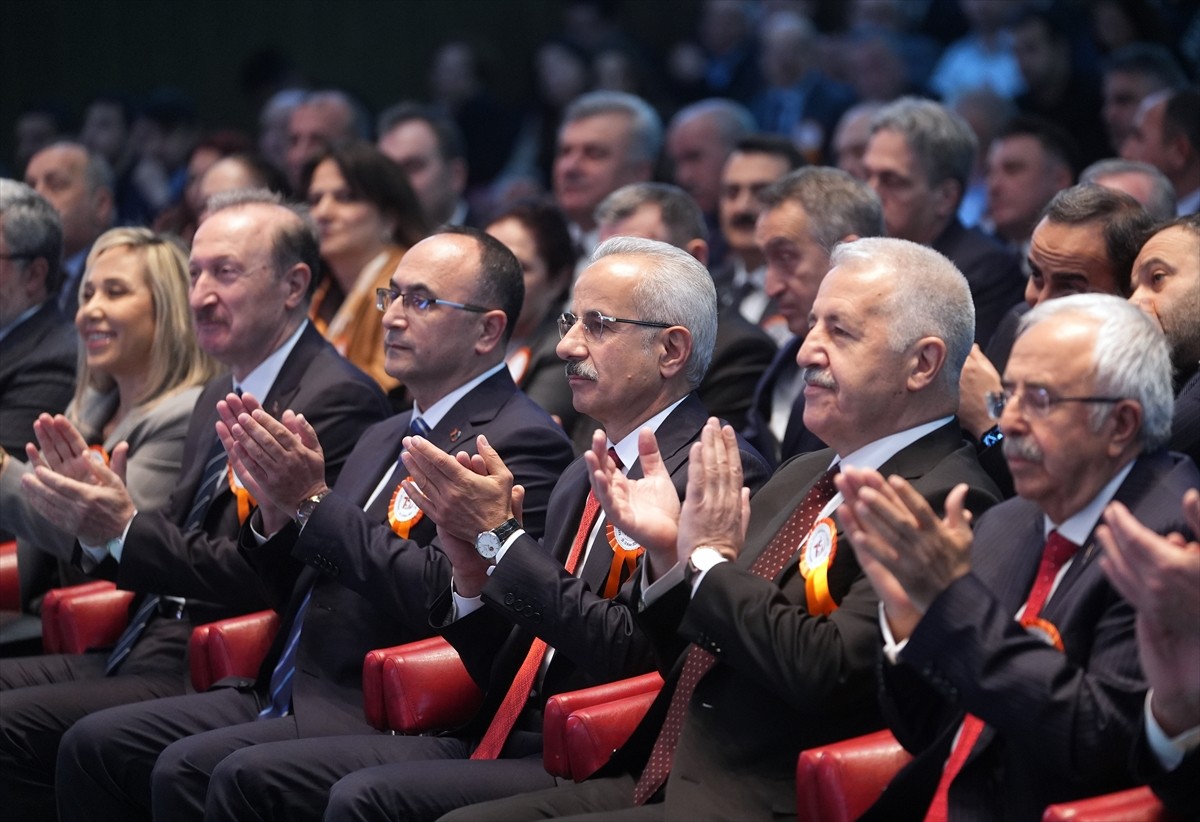 Ulaştırma ve Altyapı Bakanı Abdulkadir Uraloğlu, Karayolları Genel Müdürlüğü (KGM) Konferans...