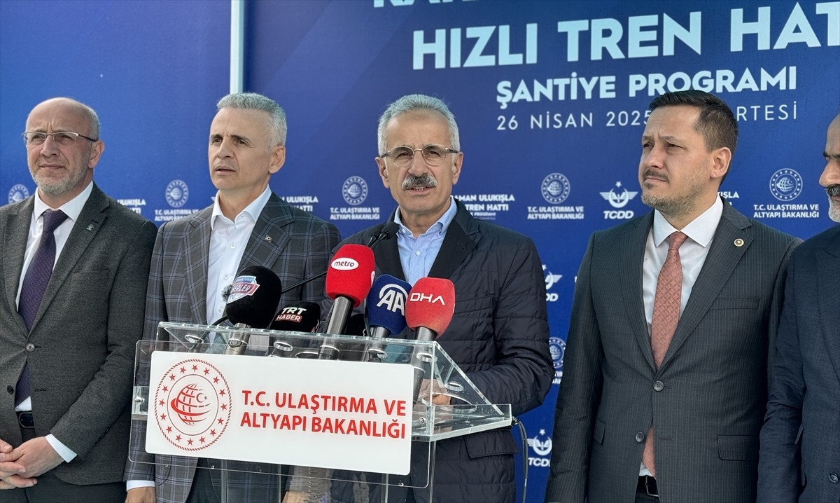 Ulaştırma ve Altyapı Bakanı Abdulkadir Uraloğlu (sağ 2), Karaman Ulukışla Hızlı Tren Hattı'nın...