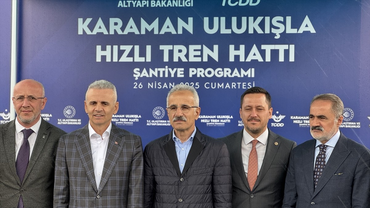 Ulaştırma ve Altyapı Bakanı Abdulkadir Uraloğlu (sağ 2), Karaman Ulukışla Hızlı Tren Hattı'nın...