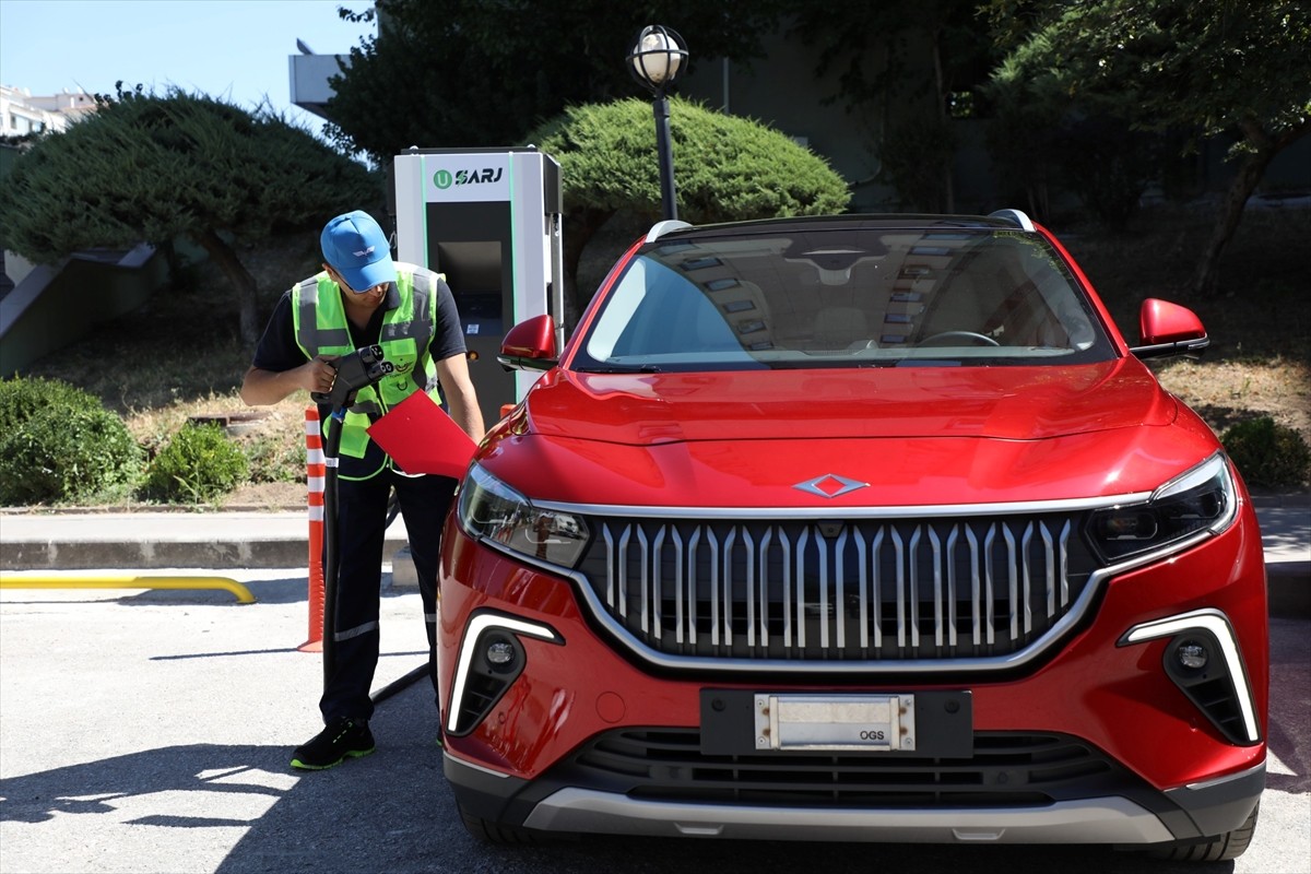 Ulaştırma ve Altyapı Bakanı Abdulkadir Uraloğlu, Türkiye'de şubat ayı sonu itibarıyla 11 bin 37...