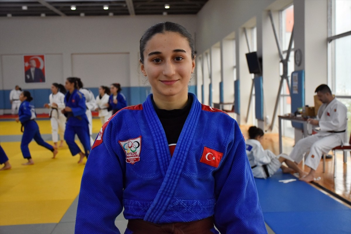 Ümitler Avrupa Judo Kupası'nda altın madalya kazanan Yağmur Yılmaztürk, daha büyük başarılar için...