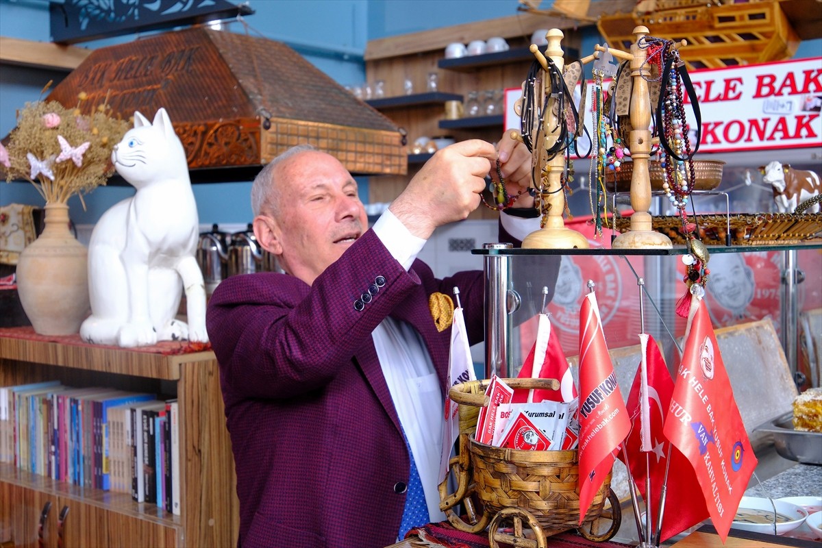 Van'da 50 yıldır kahvaltı salonu işleterek, yöresel ürünleri tanıtan 68 yaşındaki esnaf Yusuf...