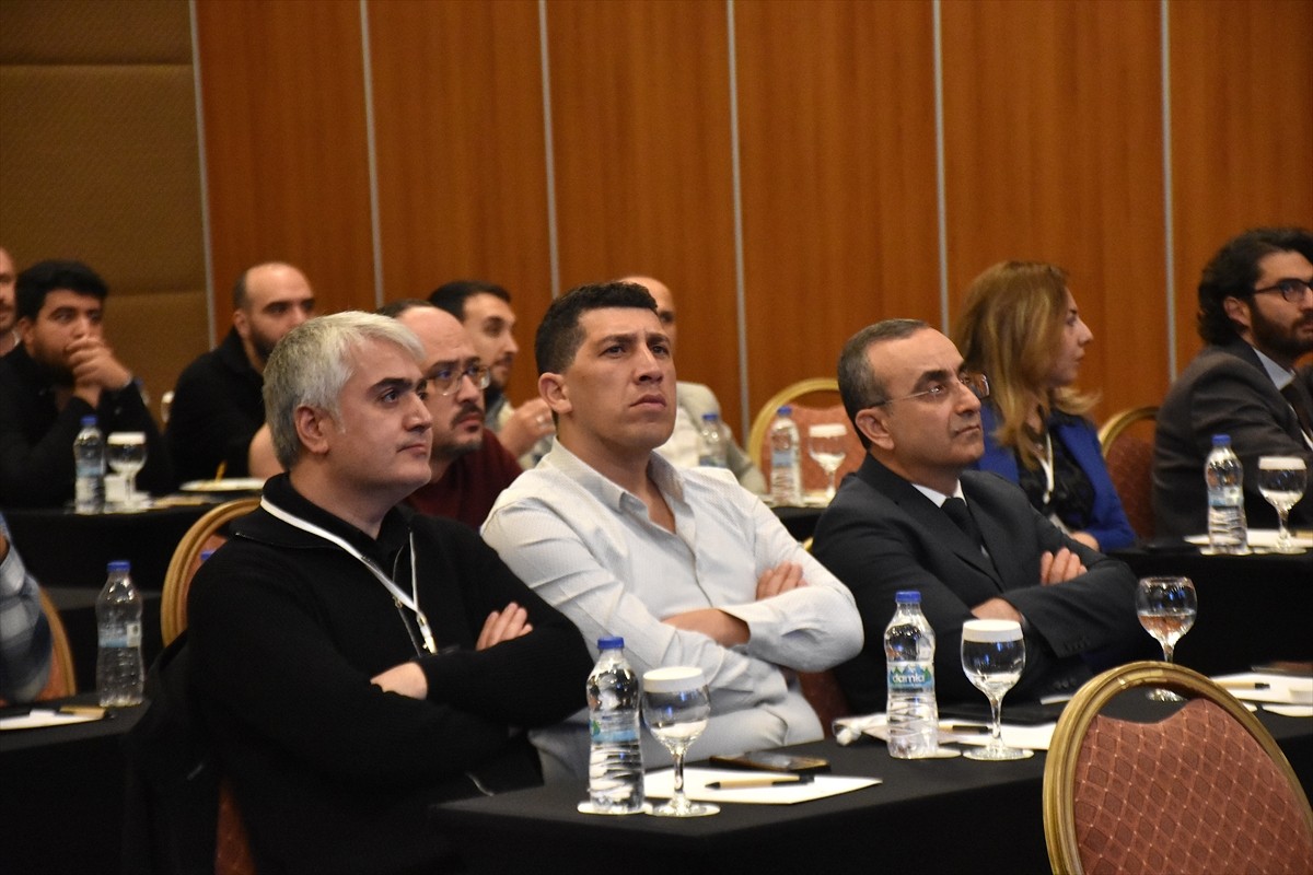 Van'da çeşitli illerden gelen 100 kardiyolog, "Girişimsel Akademi 2025 Sempozyumu"na katıldı.