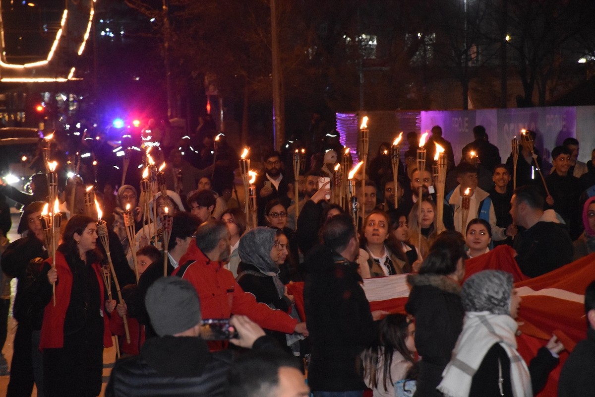 Van'ın düşman işgalinden kurtuluşunun 107. yıl dönümü dolayısıyla fener alayı...