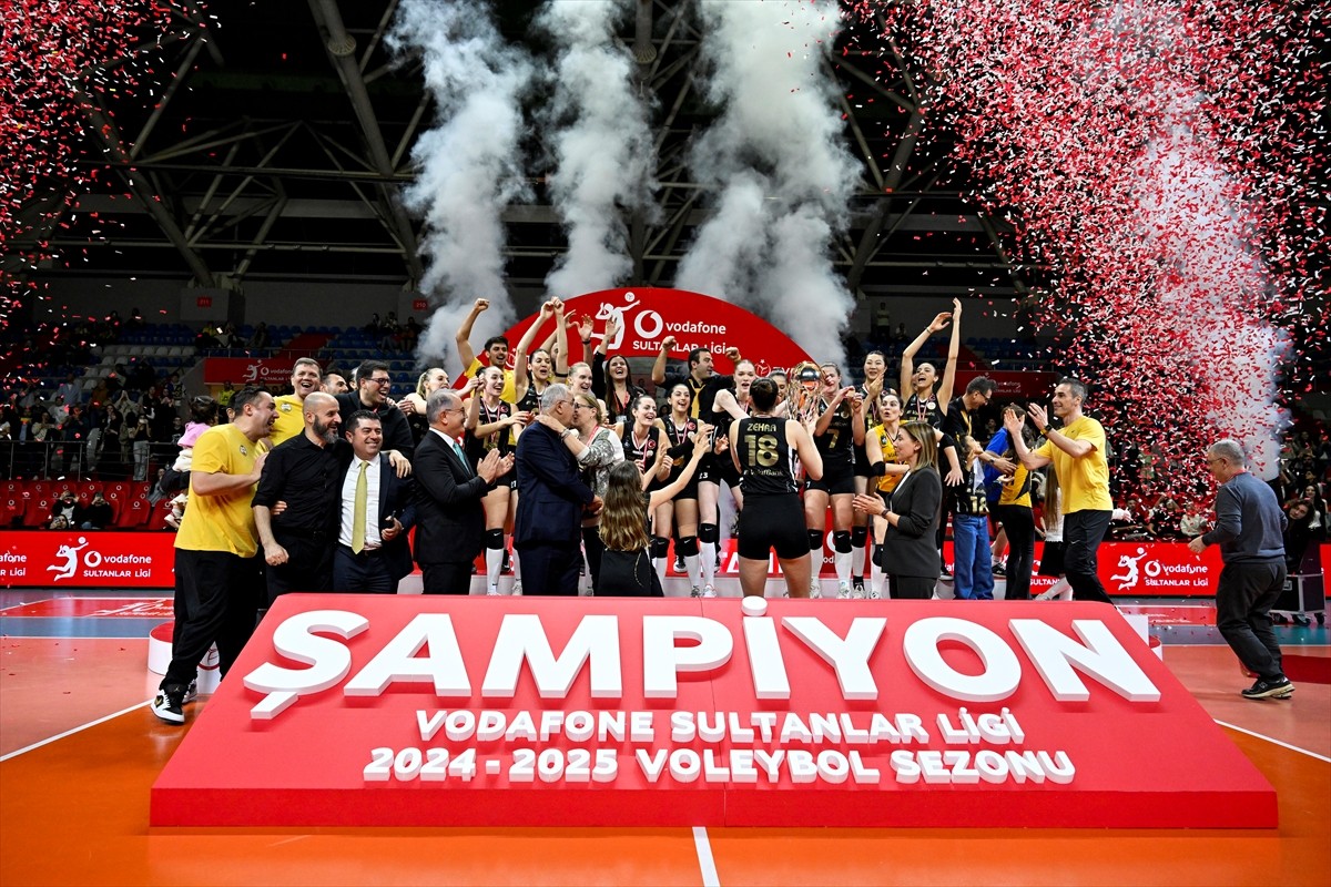 Vodafone Sultanlar Ligi play-off finalinde Fenerbahçe Medicana karşısında seriyi 3-0'a getiren...