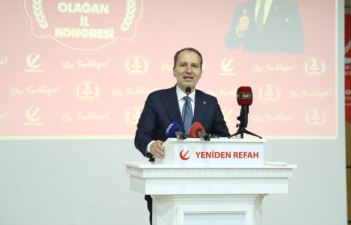 Yeniden Refah Partisi Genel Başkanı Fatih Erbakan, partisinin Bingöl 3. Olağan İl Kongresi'ne...