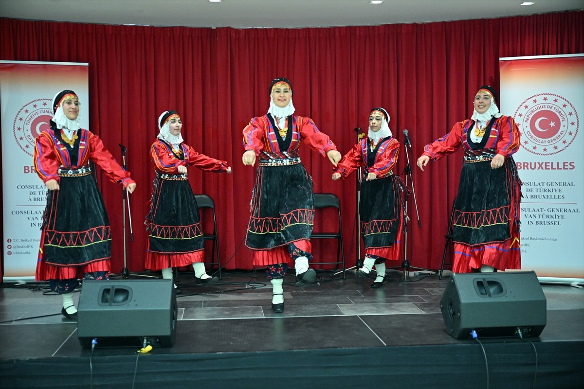 19 Mayıs Atatürk'ü Anma, Gençlik ve Spor Bayramı, Avrupa'da düzenlenen etkinliklerle kutlandı....
