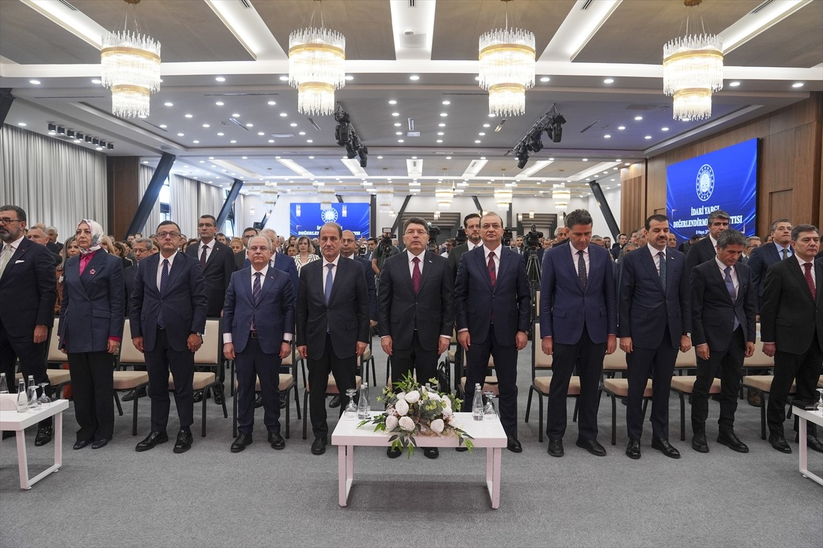 Adalet Bakanı Yılmaz Tunç, Ankara Hakimevi'nde düzenlenen İdari Yargı Değerlendirme Toplantısı'nda...