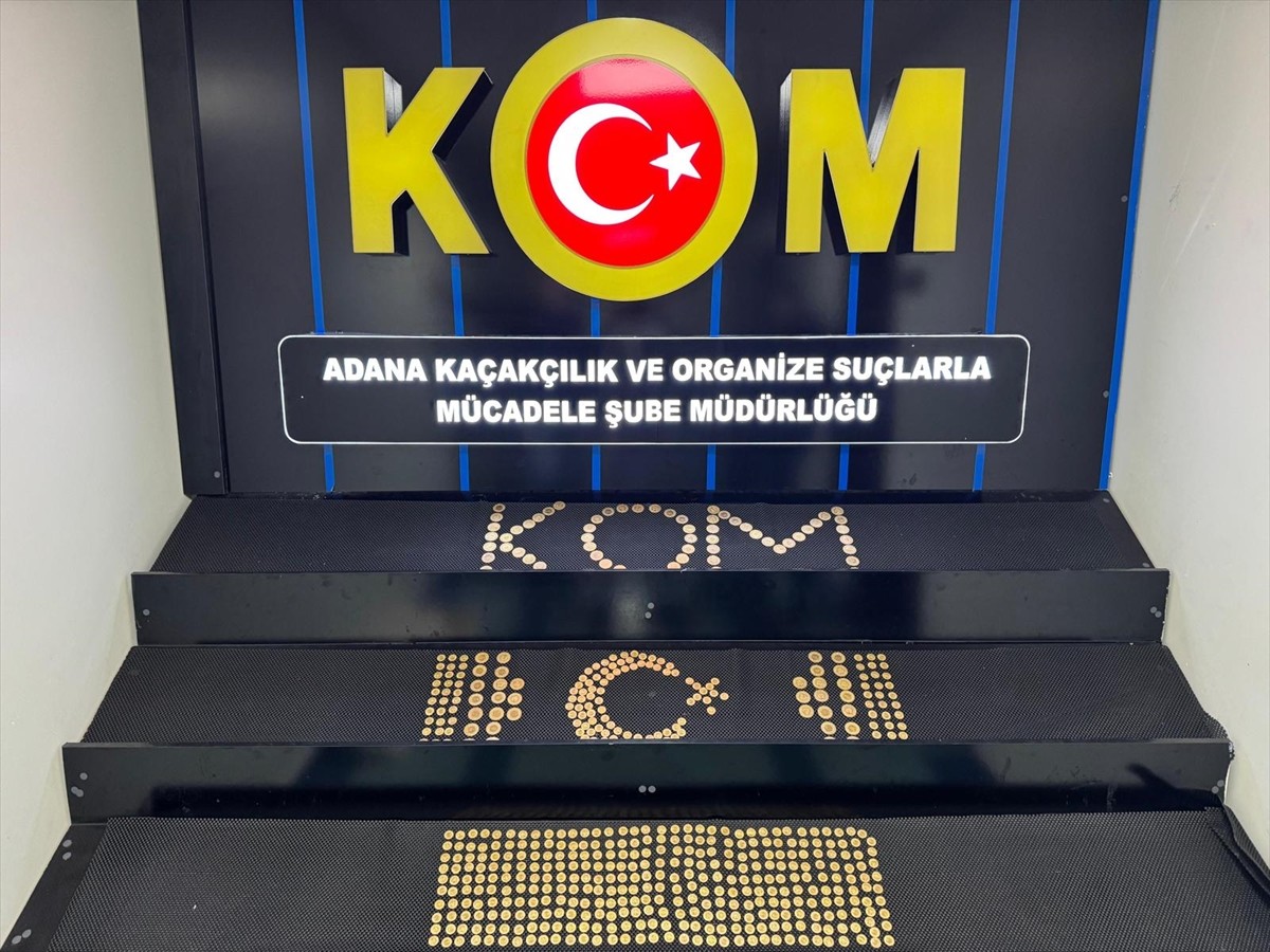 Adana'da imal ettikleri sahte altınları piyasaya sürdükleri iddiasıyla gözaltına alınan 6...