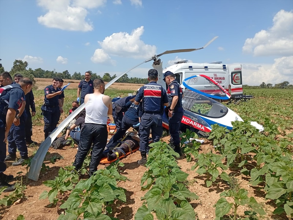 Adana'nın merkez Sarıçam ilçesinde, jandarmanın cayrokopteri araziye sert iniş yaptı.