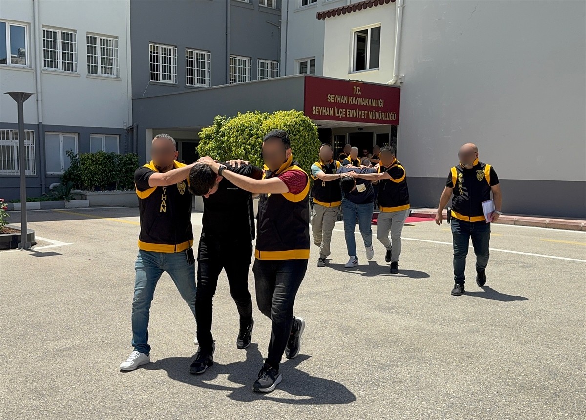 Adana'nın merkez Seyhan ilçesinde bir restorana silahla ateş açılmasıyla ilgili gözaltına alınan 7...