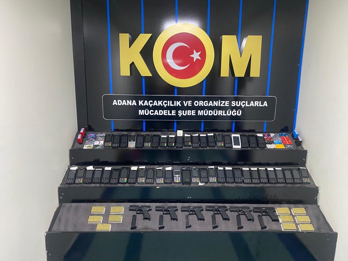 Adana'nın merkez Seyhan ilçesinde tefecilik ve yasa dışı silah ticareti yaptıkları gerekçesiyle...