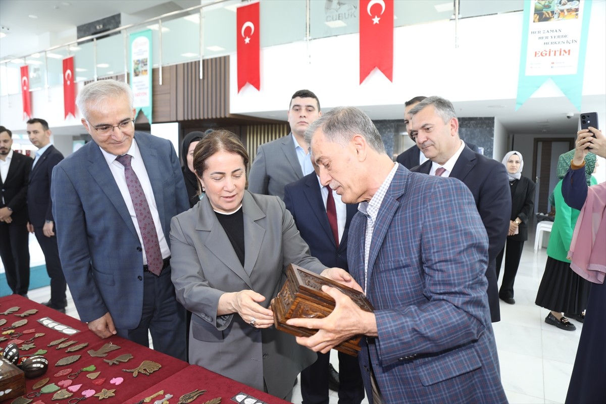 Aile ve Sosyal Hizmetler Bakan Yardımcısı Sevim Sayım Madak, Ankara'nın Çubuk ilçesinde çeşitli...