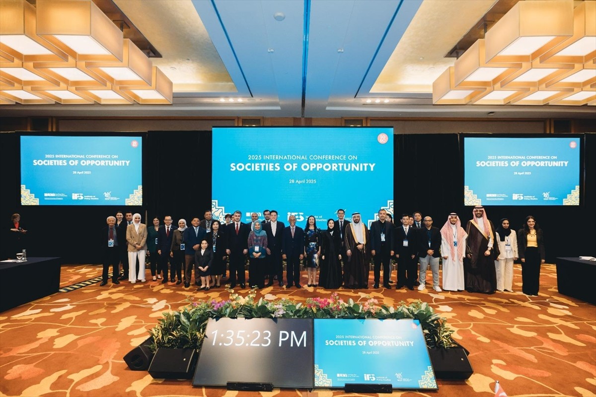 Aile ve Sosyal Hizmetler Bakan Yardımcısı Zafer Tarıkdaroğlu, Singapur'da küresel sosyal adaletin...