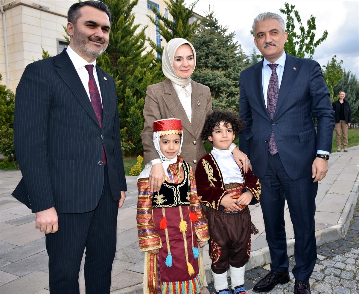 Aile ve Sosyal Hizmetler Bakanı Mahinur Özdemir Göktaş (ortada), Kırıkkale'de çeşitli ziyaretler...