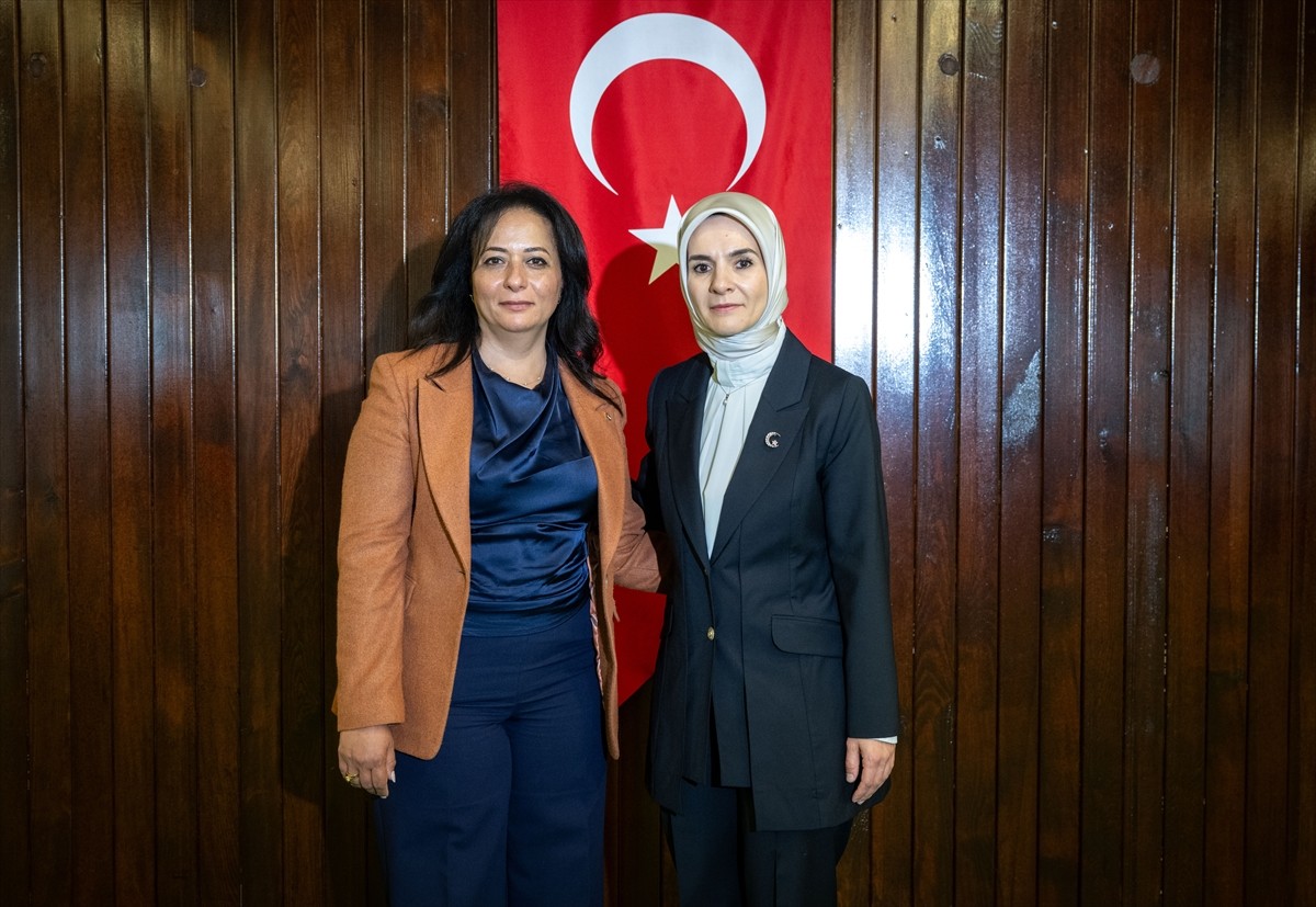 Aile ve Sosyal Hizmetler Bakanı Mahinur Özdemir Göktaş (sağda) ile Filistin Sosyal Kalkınma Bakanı...