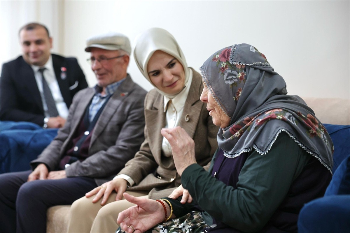 Aile ve Sosyal Hizmetler Bakanı Mahinur Özdemir Göktaş, Yozgat'ta şehit Piyade Er Lokman Eker'in...