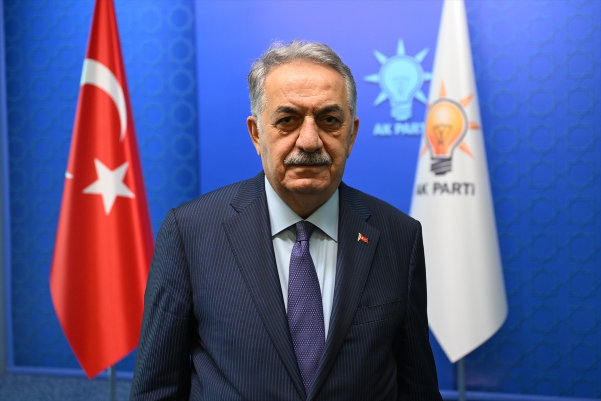 AK Parti Genel Başkan Yardımcısı Hayati Yazıcı, dördüncüsü düzenlenecek Yeni Anayasa Çalıştayı'na...