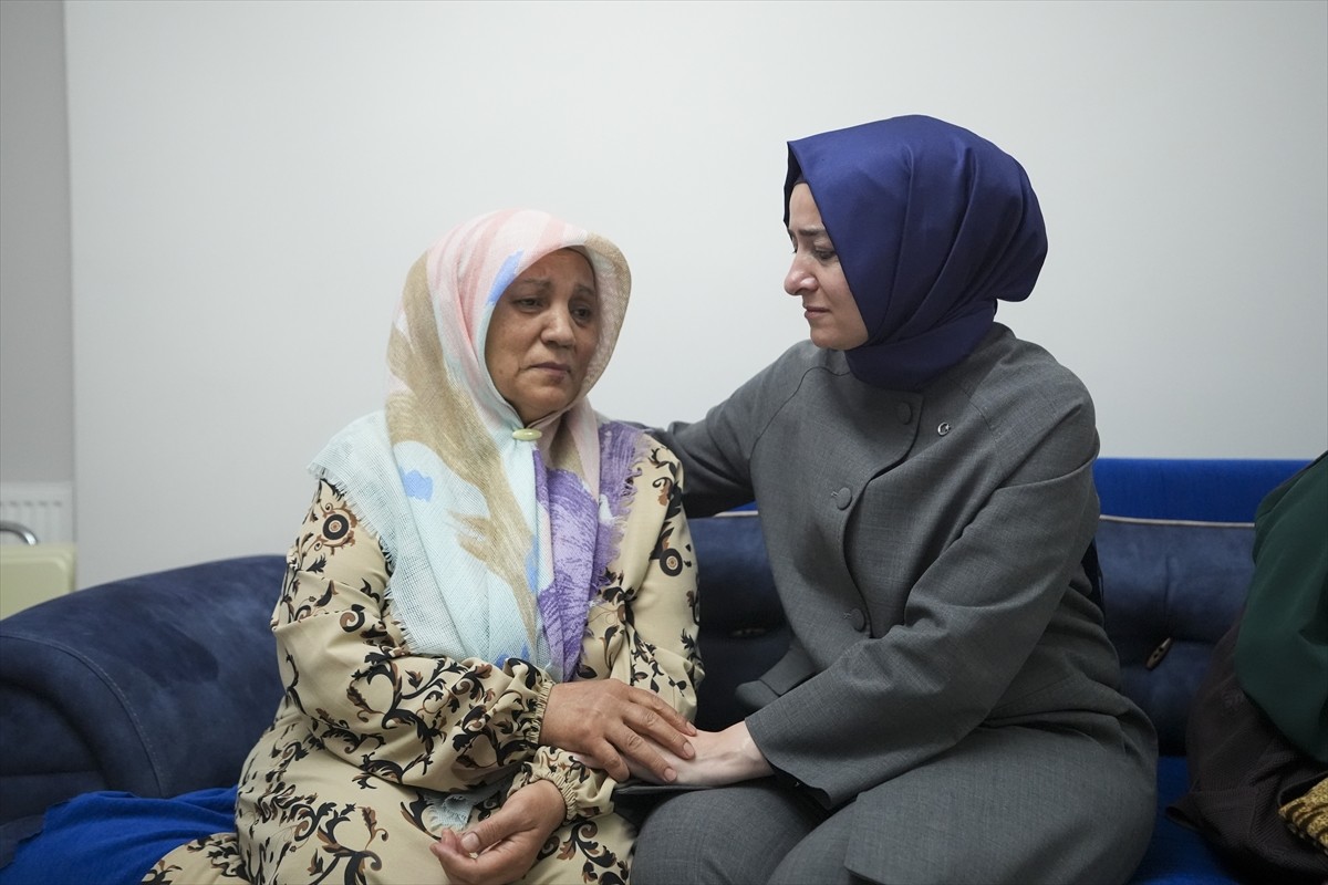 AK Parti Genel Başkan Yardımcısı Sosyal Politikalar Başkanı Fatma Betül Sayan Kaya, Boğaziçi...