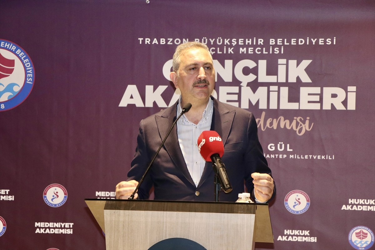 AK Parti Grup Başkanvekili Abdulhamit Gül (sağda), TTFEST25 Tekno Hayat Festivali'nin Hüseyin Avni...