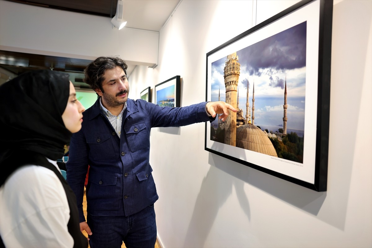 Akademisyen ve fotoğraf sanatçısı Dr. Nevzat Yıldırım'ın, şehrin ikonik özellikli tarihi...