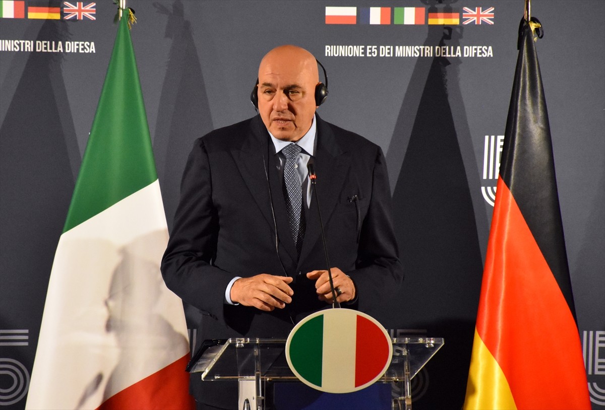 Almanya, Fransa, İtalya, İngiltere ve Polonya'nın oluşturduğu "E5" Grubu ülkelerinin savunma...