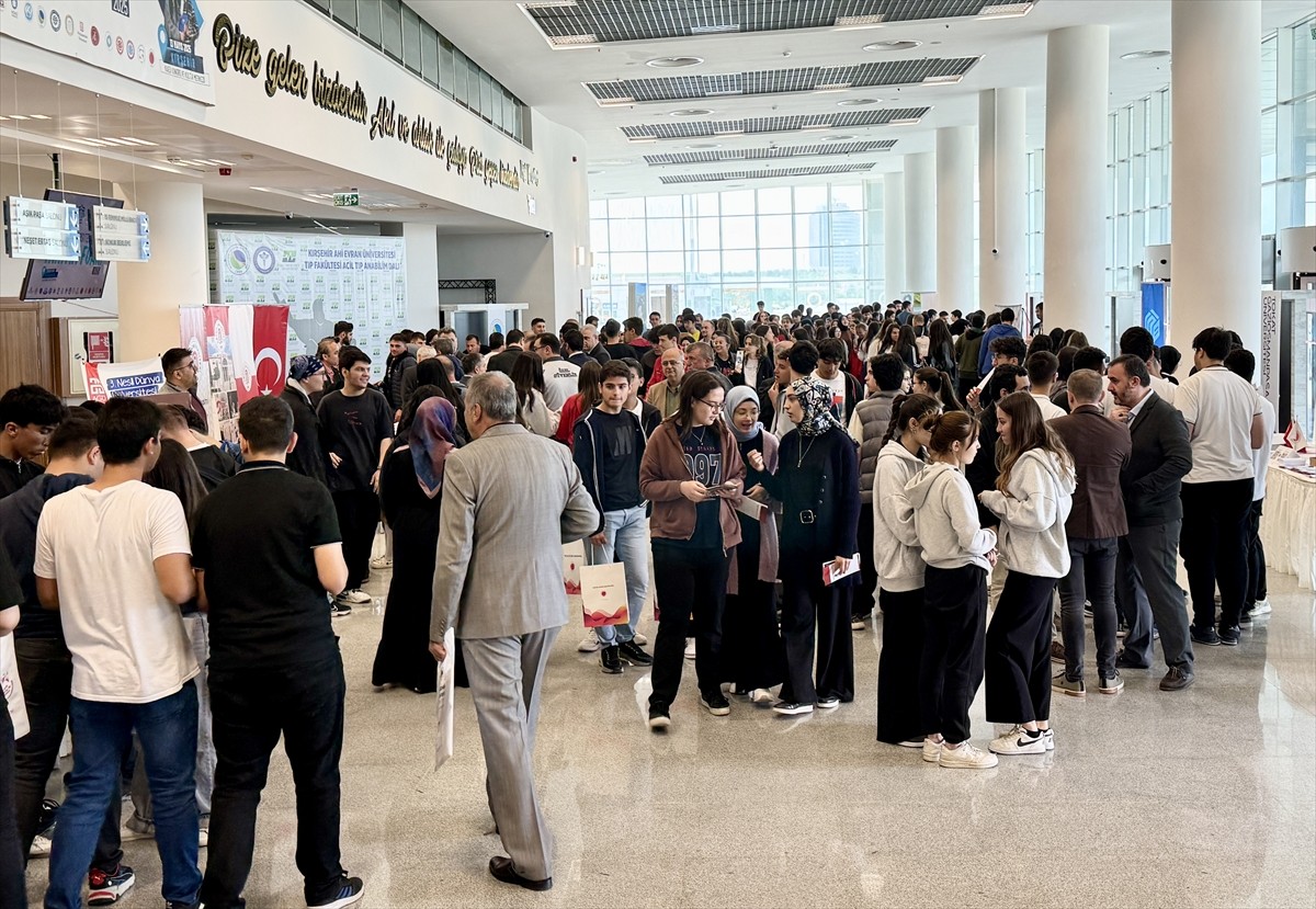 Anadolu Üniversiteler Birliği tarafından Kırşehir Ahi Evran Üniversitesi (KAEÜ) ev sahipliğinde 18...