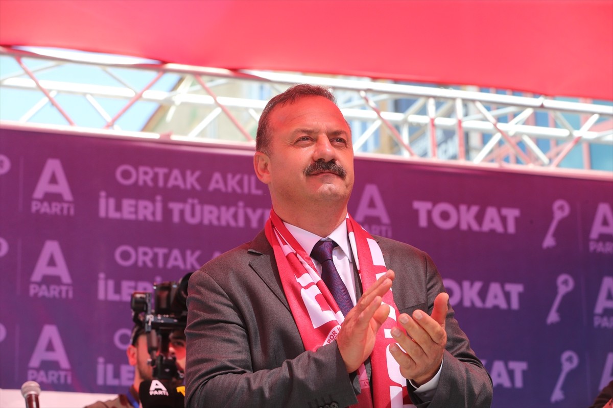 Anahtar Parti (A Parti) Genel Başkanı Yavuz Ağıralioğlu, Tokat'ta partisinin il başkanlığı hizmet...