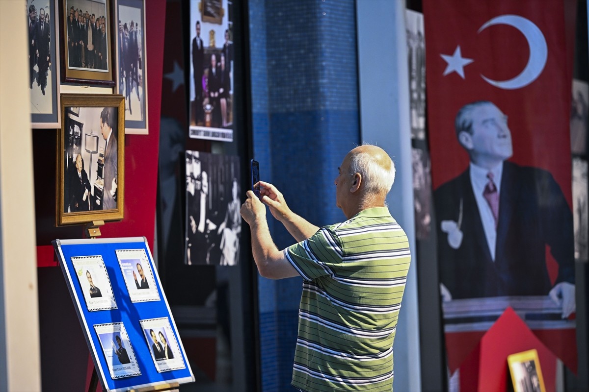 Ankara'da, Ecevitçi Arayış Platformu ile Sosyal Demokrasi Derneği tarafından merhum Başbakan...