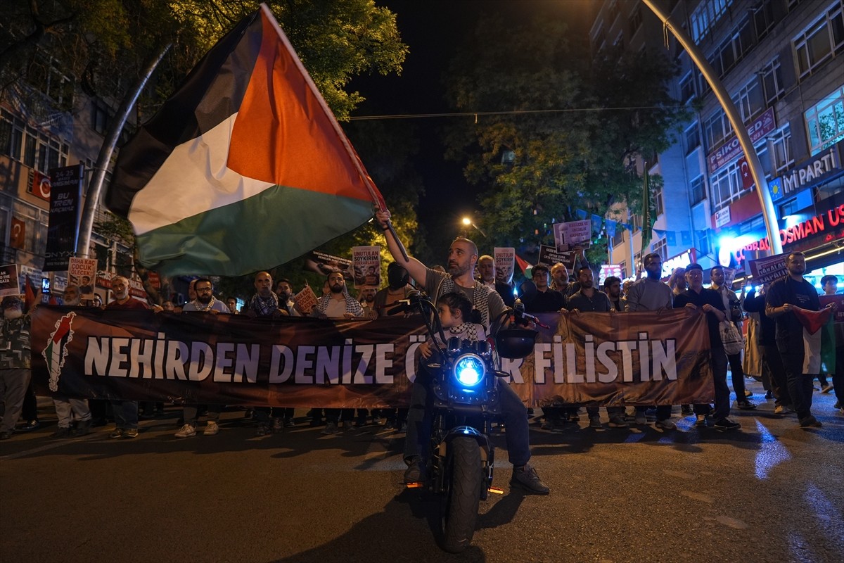 Ankara Filistin Dayanışma Platformu (ANFİDAP) üyeleri, İsrail'in Gazze'ye saldırılarını protesto...