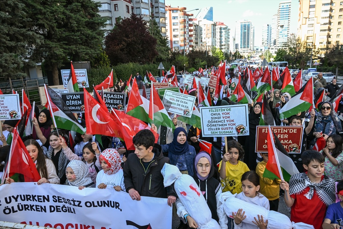 Ankara Filistin Dayanışma Platformu (ANFİDAP) üyeleri, İsrail'in Gazze Şeridi'nde devam eden...