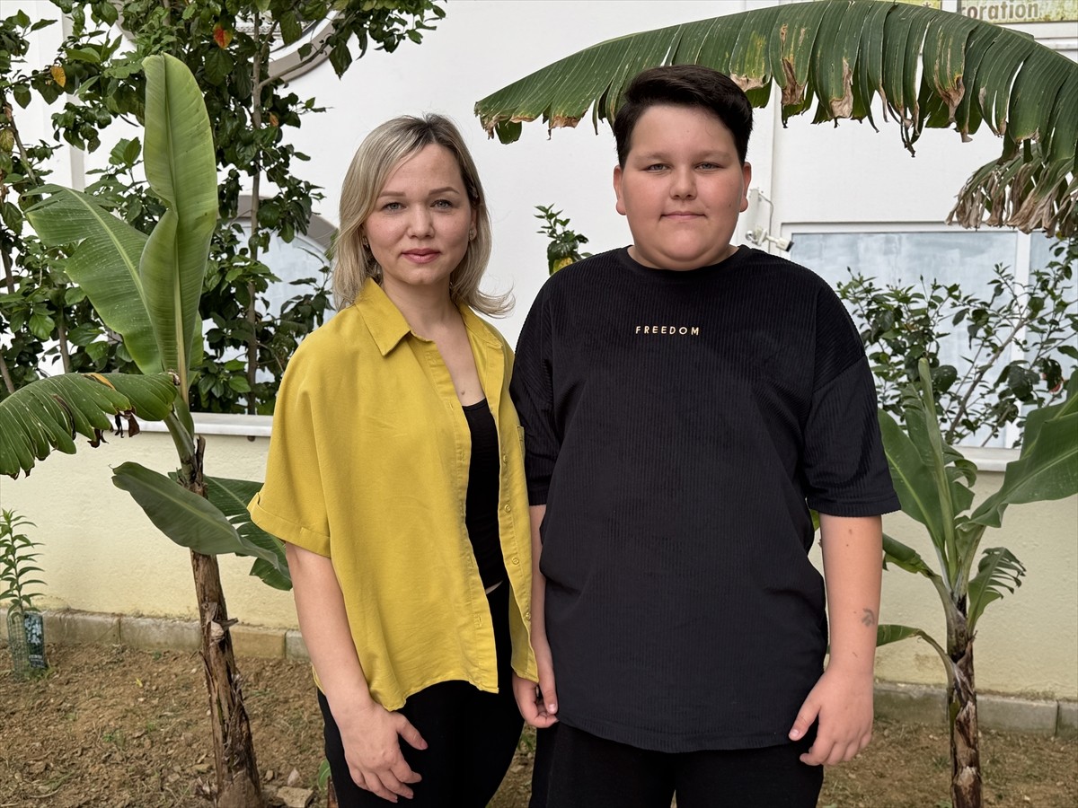 Antalya'nın Alanya ilçesinde ortaokul öğrencisi, boğazına cips takılan sınıf arkadaşını Heimlich...