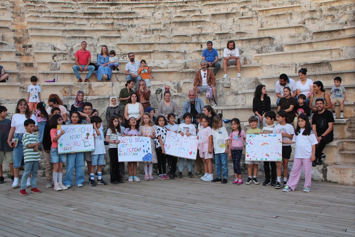 Antalya'nın Kaş ilçesinde Kaş Merkez İlkokulu sınıf öğretmeni Tuba Ordu tarafından, Milli Eğitim...