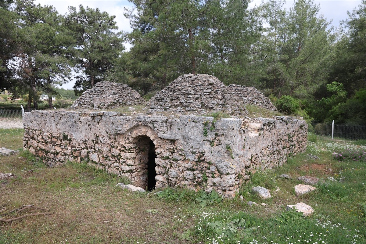 Antalya'nın Kepez ilçesindeki 300 yıllık dört kubbeli su sarnıcı aslına uygun olarak restore...