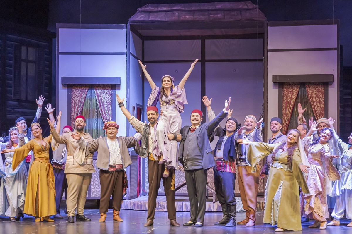 Antalya Devlet Opera ve Balesi (DOB), "7 Kocalı Hürmüz" müzikalini sanatseverlerle...