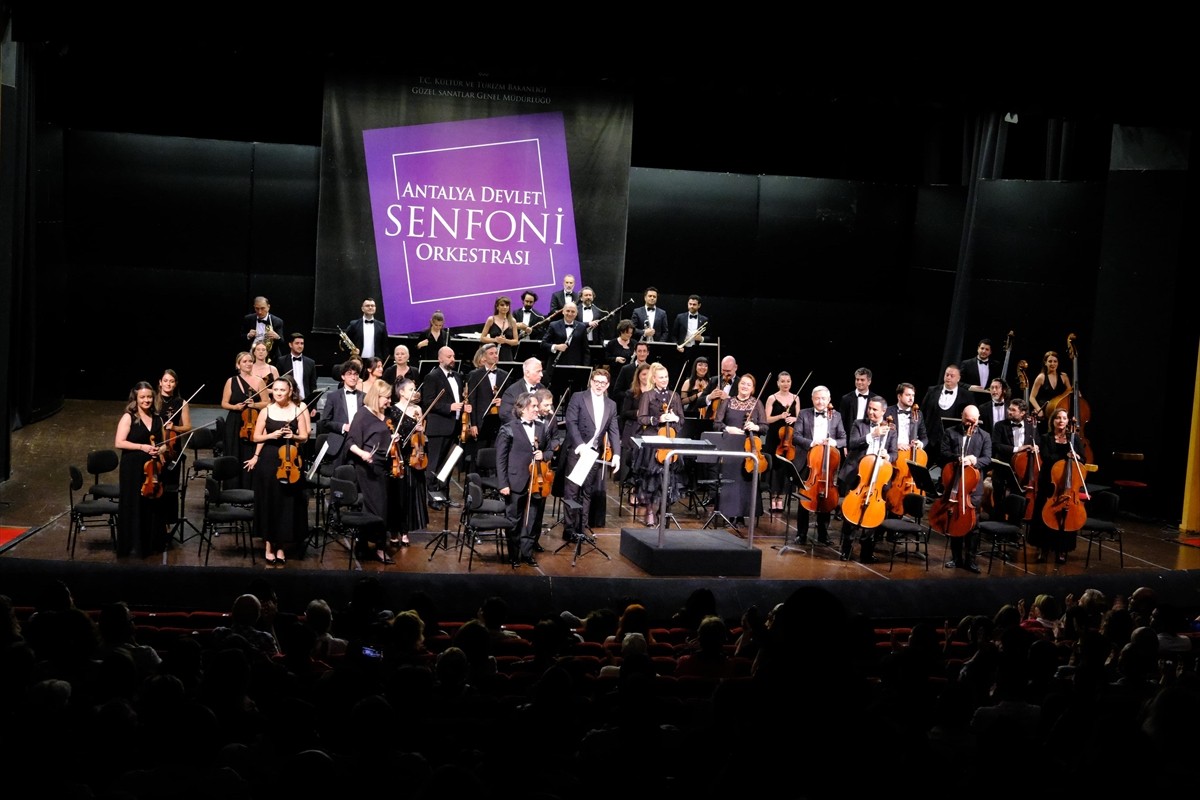 Antalya Devlet Senfoni Orkestrası (ADSO), 2024-2025 sanat sezonu finalinde klasik müziğin...