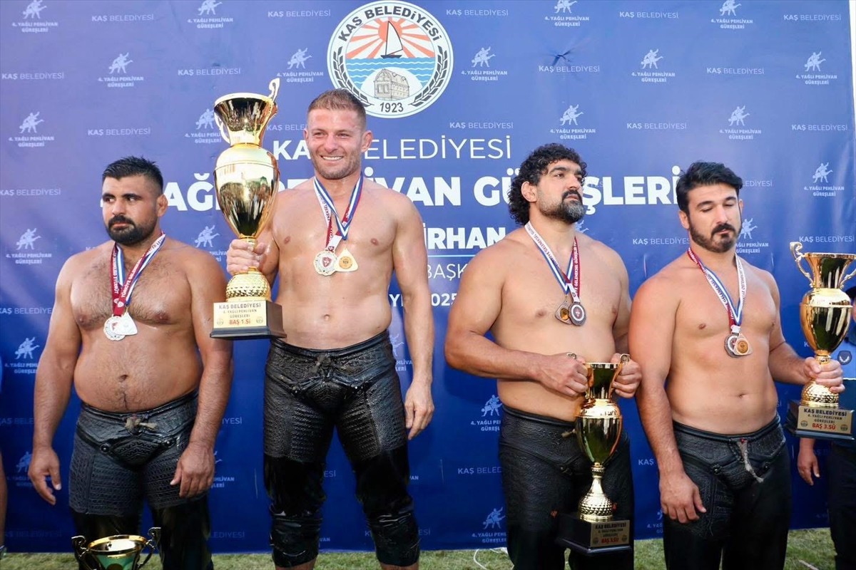 Antalya’nın Kaş İlçesinde bu yıl 4'üncüsü düzenlenen Kaş Belediyesi Yağlı Güreşleri'nin...