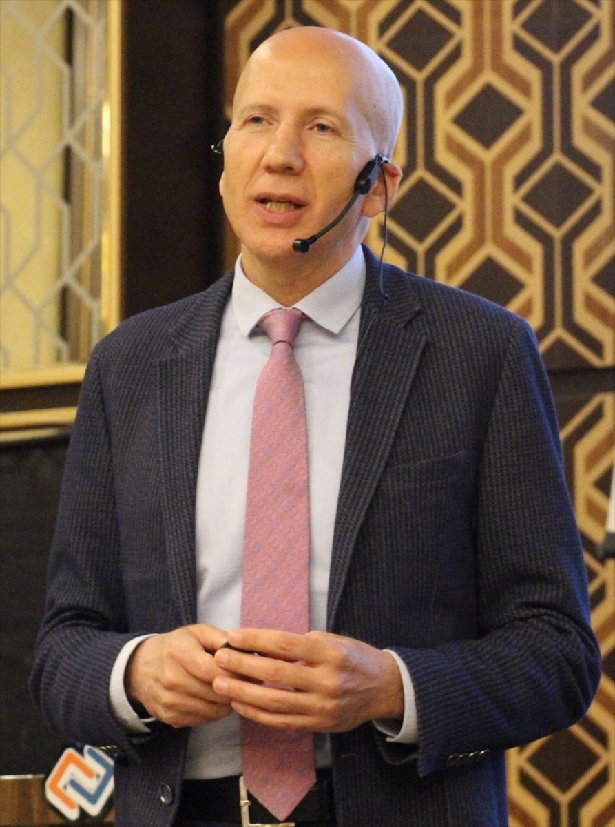 Antalya Yapı Malzemeleri Sanayici ve İş İnsanları Derneğinin (ANTSİAD) mayıs ayı toplantısında...