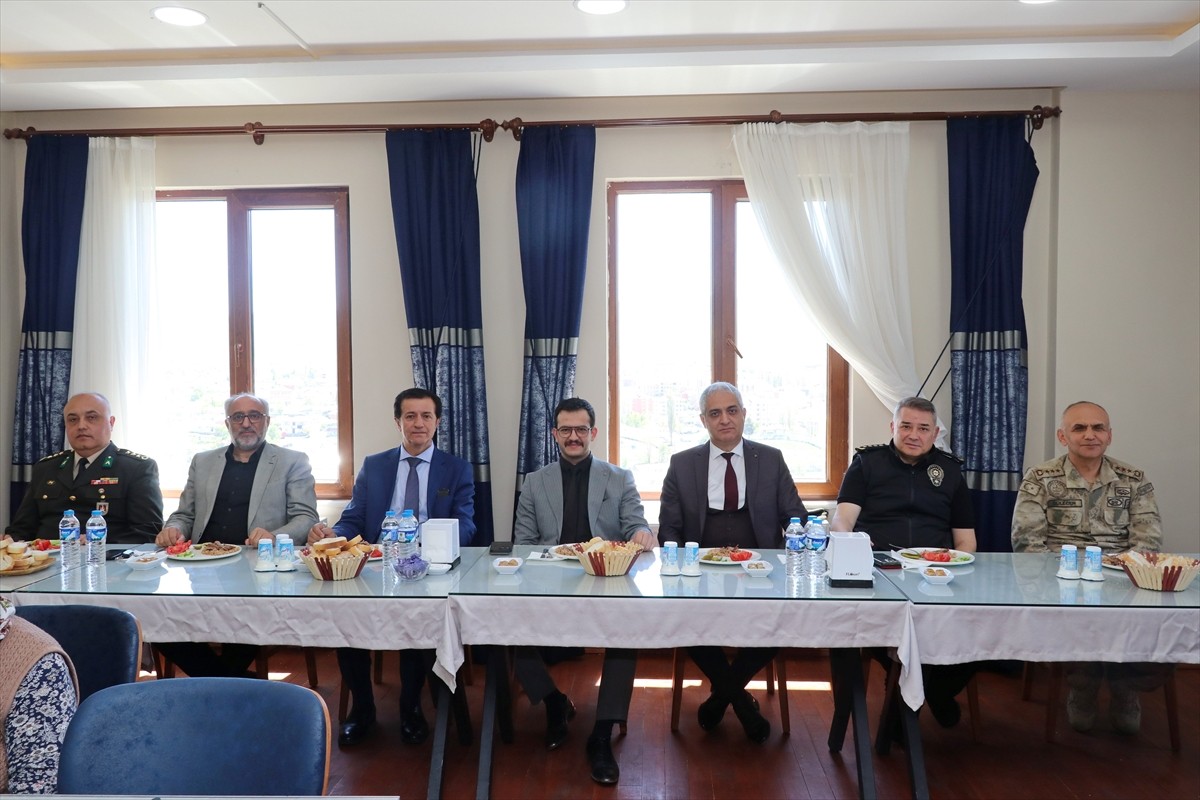 Ardahan'da, Türk Mutfağı Haftası dolayısıyla şehit yakınları ve gaziler, yöresel lezzetlerden...