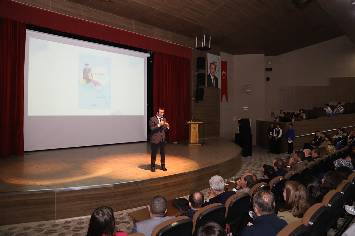 Ardahan Üniversitesi Rektörü Prof. Dr. Öztürk Emiroğlu, Aşık Şenlik Konferans Salonu'nda...