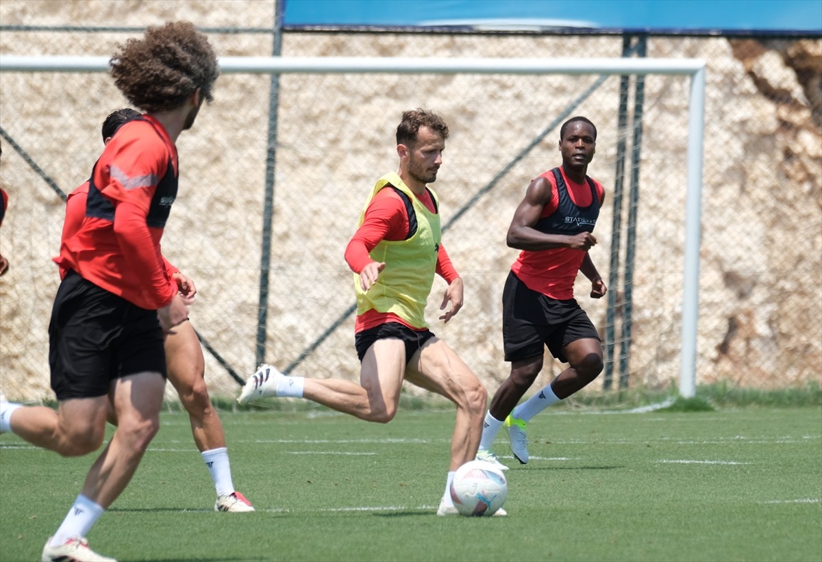 Atakaş Hatayspor, Trendyol Süper Lig'in 36. haftasında deplasmanda Adana Demirspor ile yapacağı...