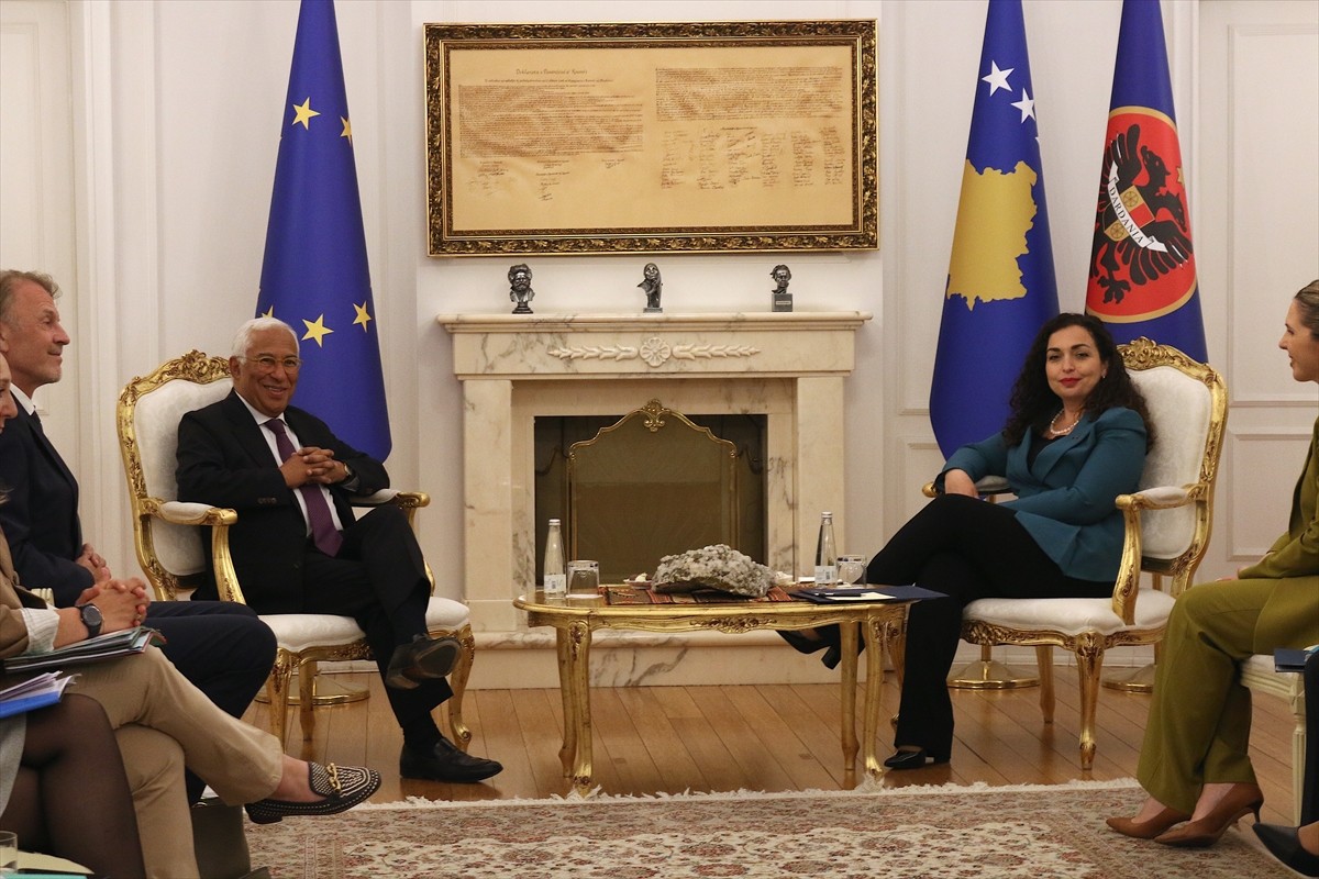 Avrupa Birliği (AB) Konseyi Başkanı Antonio Costa (solda), Sırbistan, Bosna Hersek ve Karadağ’ın...