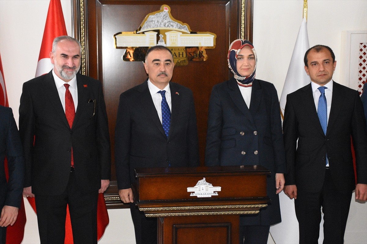 Azerbaycan'ın Ankara Büyükelçisi Reşad Memmedov (solda), çeşitli programları kapsamında...