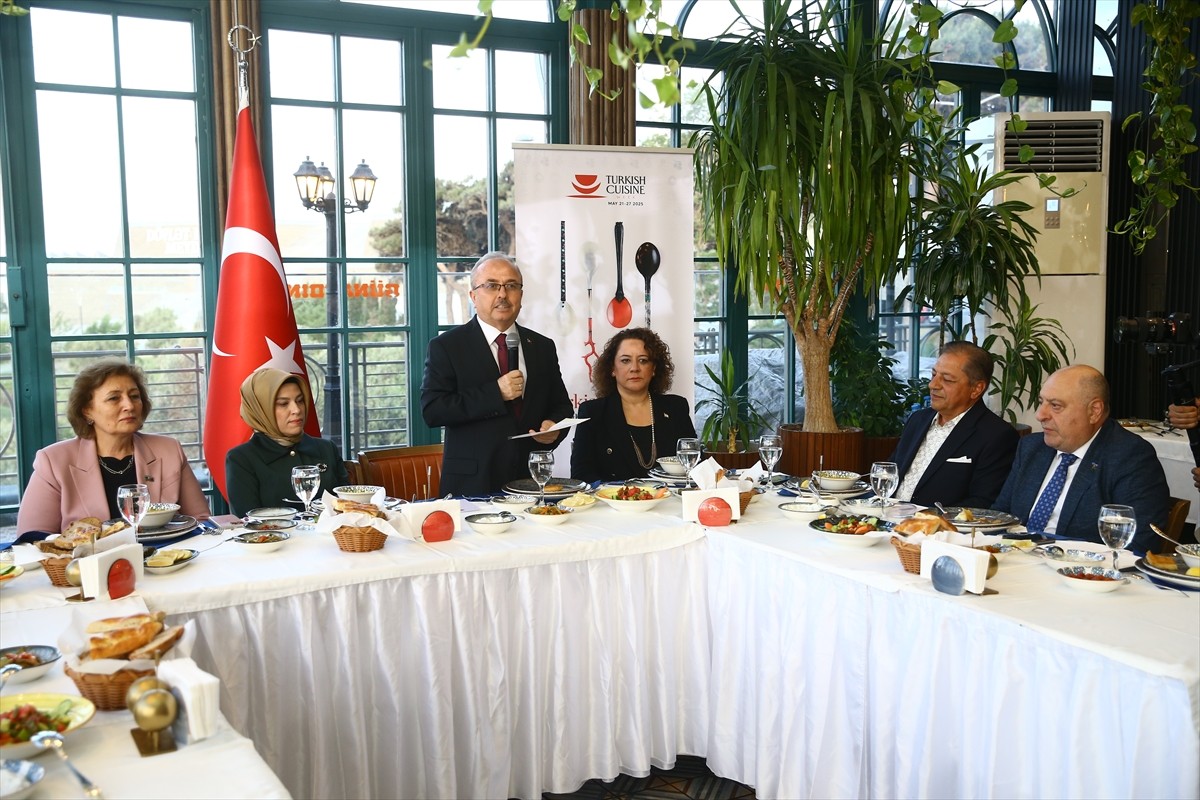 Azerbaycan'ın başkenti Bakü'de, Türk Mutfağı Haftası kapsamında düzenlenen etkinlikte, klasik Türk...