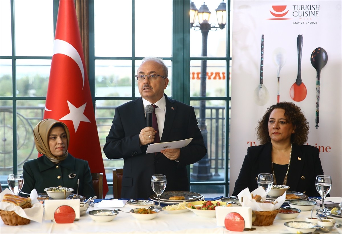 Azerbaycan'ın başkenti Bakü'de, Türk Mutfağı Haftası kapsamında düzenlenen etkinlikte, klasik Türk...