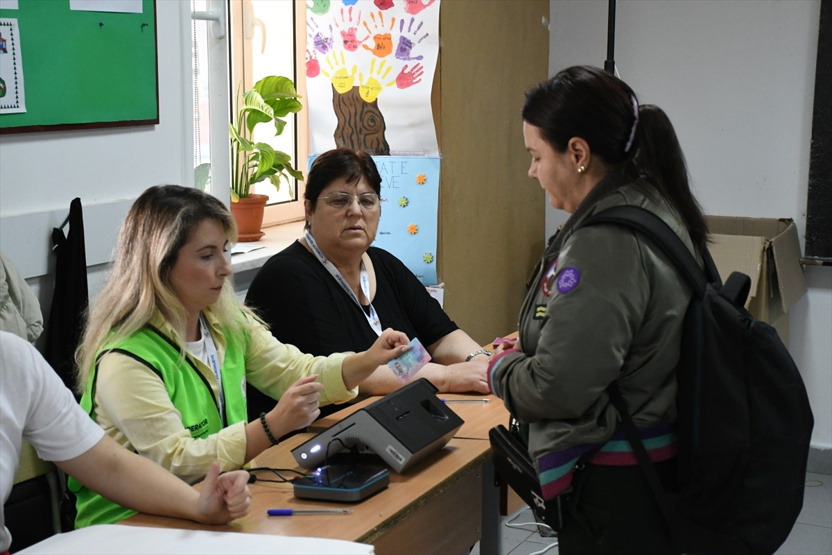 Balkan ülkesi Arnavutluk’ta düzenlenen genel seçimde halk sandık başına gidiyor. Kayıtlı 3 milyon...