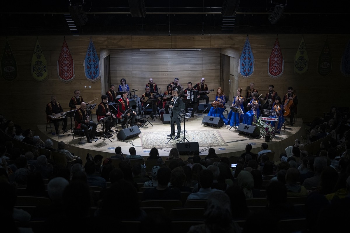 Başkentte, "Retro Azerbaycan Mahnıları" konseri düzenlendi. CSO Ada Ankara'daki konserde Ankara...