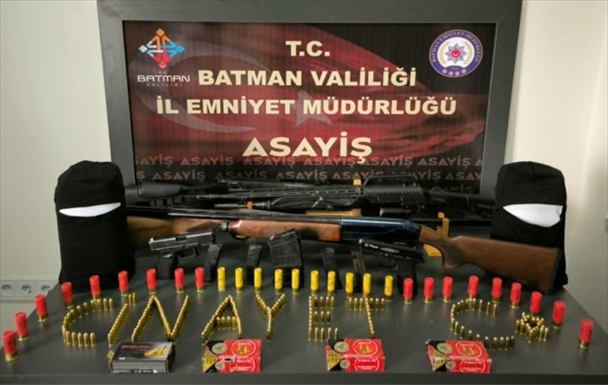 Batman merkezli operasyonda, silahlı organize suç örgütü üyesi oldukları iddiasıyla gözaltına...